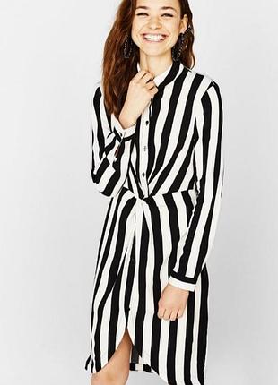 Платье рубашка bershka 100% вискоза принт полоска драпировка спереди