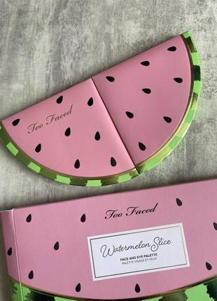 Палетка тіней too faced watermelon slice face & eye make-up palette2 фото