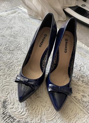 Новые темно-синие лакированные туфли ronzo