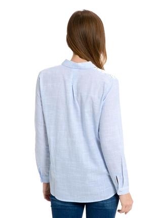 Женская рубашка lc waikiki / лс вайкики в тонкую голубую полоску с кружевом на плечах3 фото