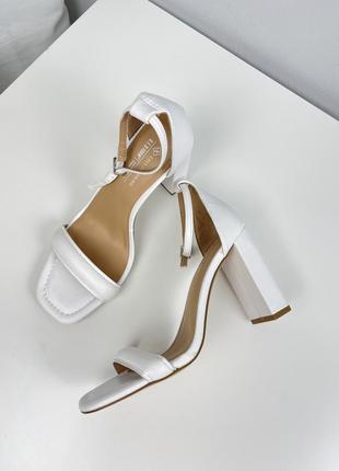 🕊 call it spring білосніжні босоніжки на ремішку на широкому підборі