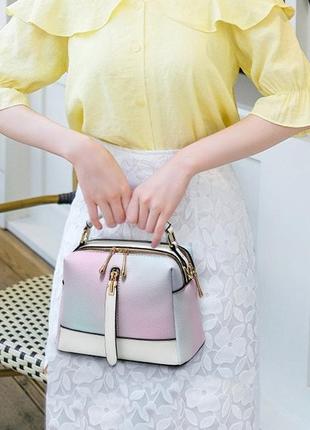 Біло-райдужна оригінальна жіноча сумочка на плече9 фото