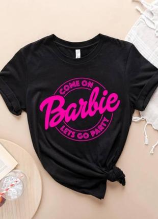 Футболка с принтом нашивкой барби barbie свободная черная белая трендовая стильная