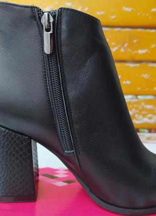 Черные  кожаные  женские ботинки на каблуке nivelle7 фото