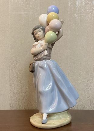 Фарфоровая статуэтка lladro «продавщица воздушных шаров».