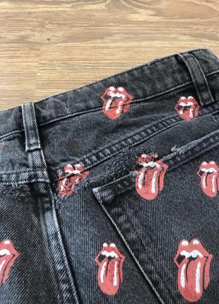 Джинсовые шорты mom высокая посадка с губами zara rolling stones10 фото