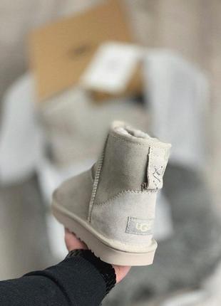 Шикарные женские зимние угги ugg classic mini beige9 фото