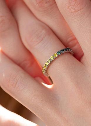 Золотое кольцо с дорожкой камней (синие 
и желтые бриллианты) к0507di8 фото