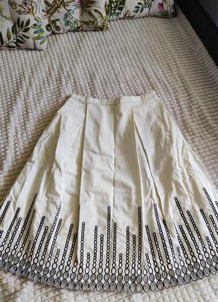 Эффектная юбка с вышивкой на подкладке