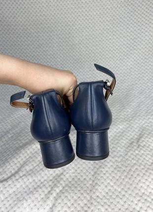 Кожаные туфли от британского модного дома5 фото