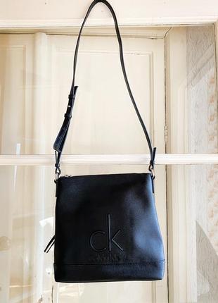 Винтажная сумка calvin handbag Klein Kids Hoods & Sweatshirts в очень крутом состоянии
