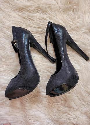 Черные туфли на каблуке gina tricot