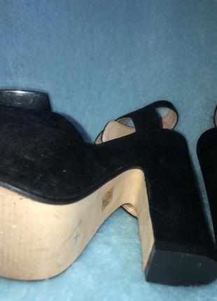 Бархатные черные туфли на высоком каблуке2 фото