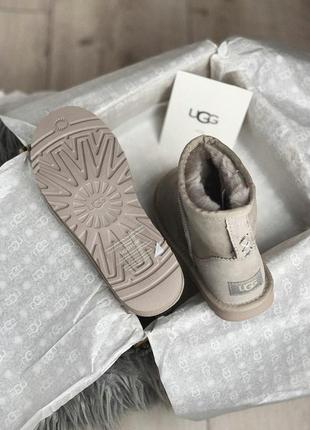 Мягкие и удобные зимние сапоги ugg mini в сером цвете /осень/зима/весна😍6 фото