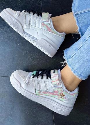 Чудові жіночі кросівки adidas forum low cloud white premium білі кольорові