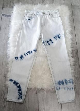 Джинсы мом в стиле тай-дай неординарные джинсы mom4 фото
