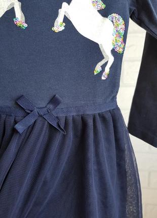 Темно-синее платье с 🦄 (фатиновим низ)👭
фирмы bluezoo 
12/18 месяцев 
состояние: отличное2 фото