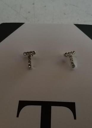 Сережки-гвоздики з ініціалами "t" американського бренду avon