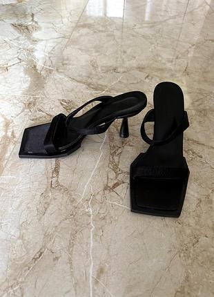 Шлепанцы на каблуке