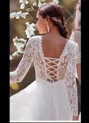 Весільна сукня бренда kelsey rose orla.