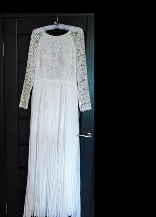 Весільна сукня бренда kelsey rose orla.