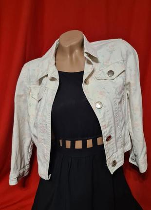 Джинсовая курточка в нежный цветочный принт от new look2 фото
