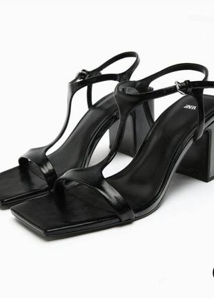 Базовые черные босоножки zara