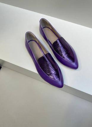 Фіолетові шкіряні лофери балетки з гострим носочком на низькому ходу4 фото