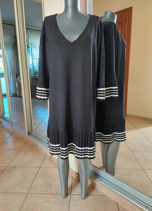 Красиве з плісированим воланом плаття 👗