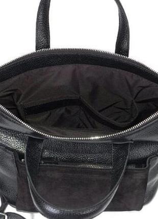 Стильна сумочка з натуральної шкіри чорного кольору з передньою кишенею з замші8 фото