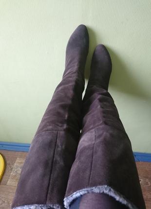 Трендовые шоколадные шикарные сапоги ботфорты – натуральные.