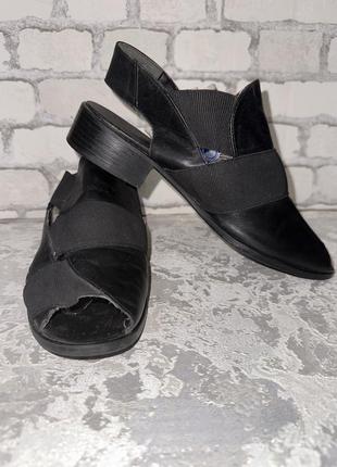 Босоніжки жіночі шкіряні