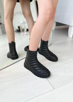 Стеганые ботинки из кожи черные, размеры от 36 до 40