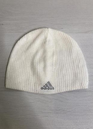 Шапочка adidas. спортивная шапочка адидас. белая шапка adidas.