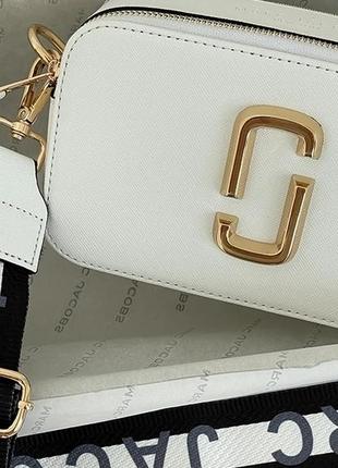 Молодіжна жіноча сумочка marc jacobs the snapshot white/gold 21 х 12.5 х 7 см