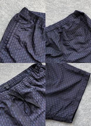 Шикарные шорты cos geometric printed shorts black/blue5 фото