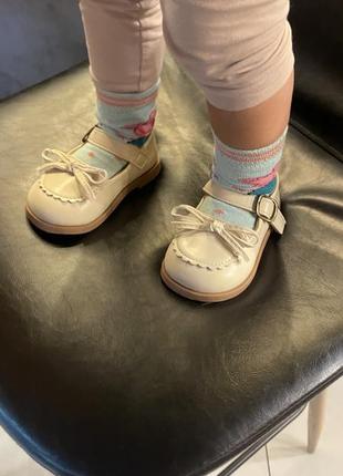 Детские туфли бежевые 28, 29, 30 и черные 27, 28, 29, 30 размер