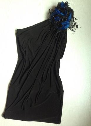 Знижкп! нарядное маленькое черное платье на одно плечо с цветами