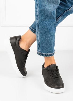 Стильні чорні кросівки кеди, модні кроси1 фото