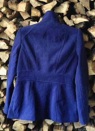 Пальто-жакет в жокейском стиле от бренда f&f синего цвета.4 фото