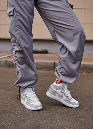 Женские кроссовки nike air jordan 1 retro mid grey violet