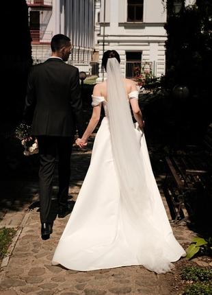 Изысканное свадебное платье со шлейфом🔥7 фото
