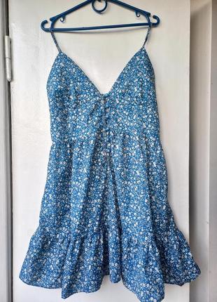 Голубое платье в цветочный принт от shein, платье на бретелях в цветочек, на пуговицах4 фото