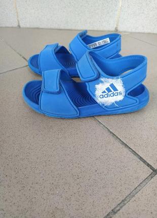 Босоніжки adidas.