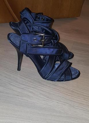 Шикарные,фирменные,стильные босоножки zara