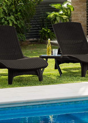 Шезлонг пластиковый keter pacific set with table 2шт. + столик коричневый 231463 9
