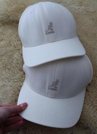 Достойна кепочка kangol бежевого кольору