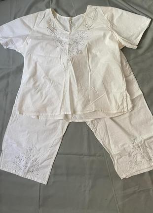 Бриджи женские белые со стразами 64-размер, подарок блузка2 фото