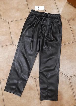 Zara брюки из искусственной кожи черный чёрный