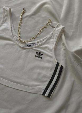 Белый укороченный топ адидас с полосками, adidas top